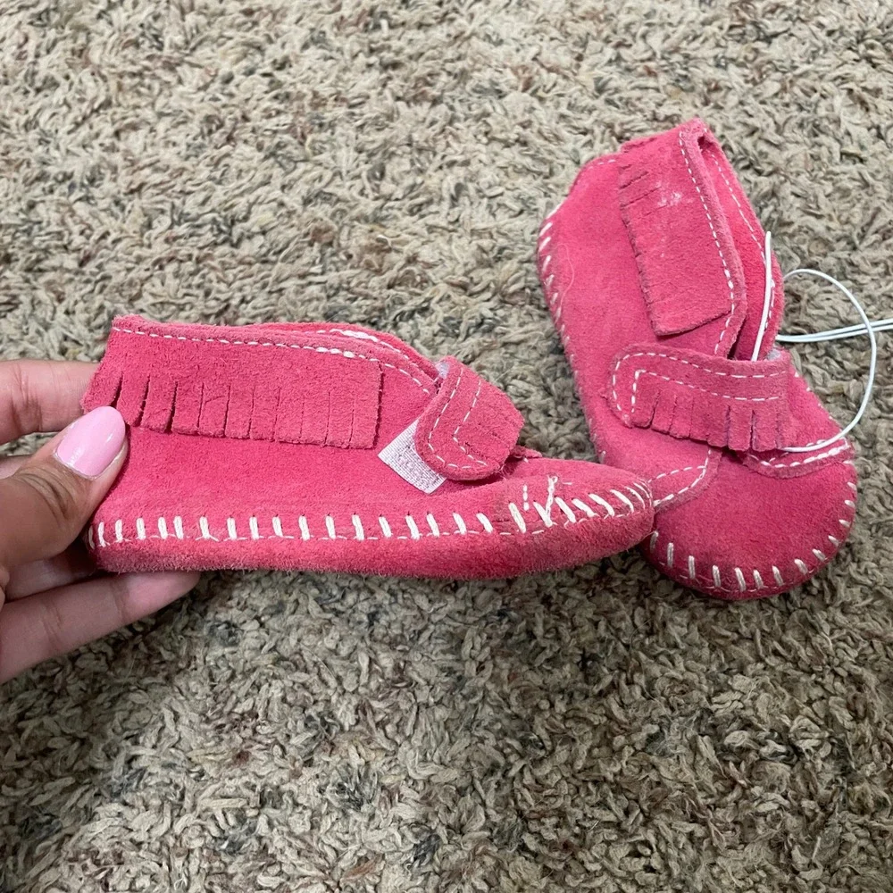 Infant Pink Suede Fringe Minnetonka Moccasins Baby Shoes Toe to Heel 5.5